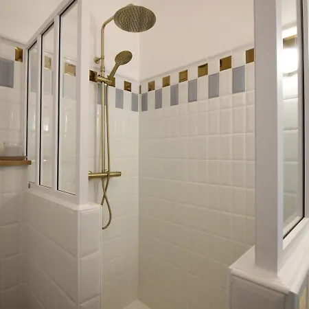 Beau T2 En Centre-ville Du Mont-dore, Au Pied Des Thermes, Pour 4 Pers, Bien Equipe, Ascenseur, Wi-fi - Fr-1-608-241 Apartment Le Mont-Dore